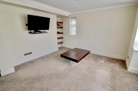 3. Lounge