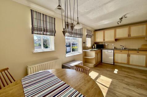 Kitchen Breakfast Room .