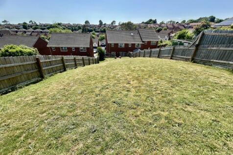 Large Gardens with Neighbouring Extension Visual