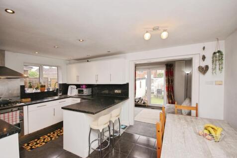 Kitchen / Dining Room 1
