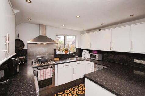 Kitchen / Dining Room 3