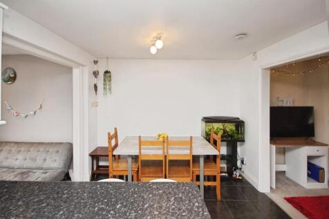 Kitchen / Dining Room 4