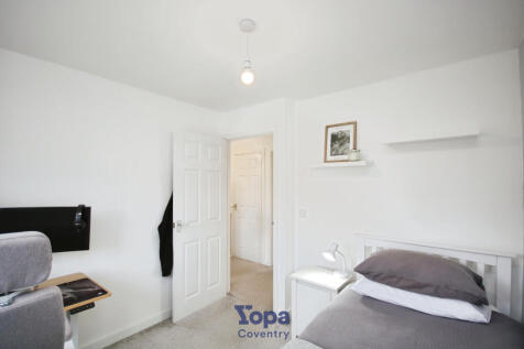 0a8251d6-Bed 202.JPG