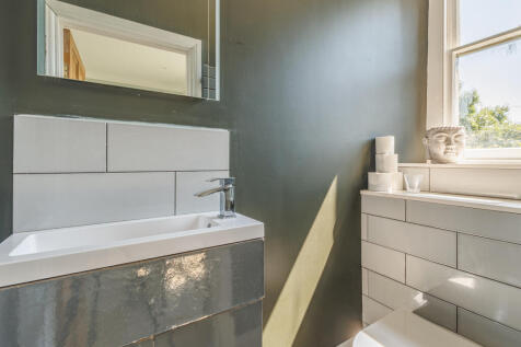 Bedroom 5 Ensuite