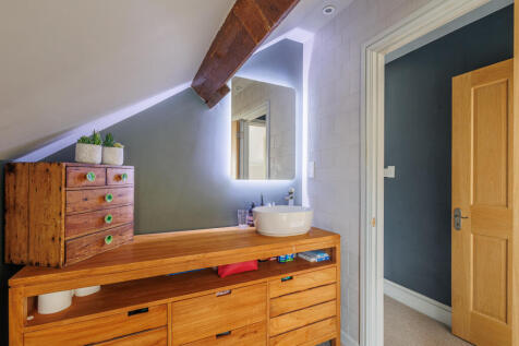 Bedroom 1  Ensuite
