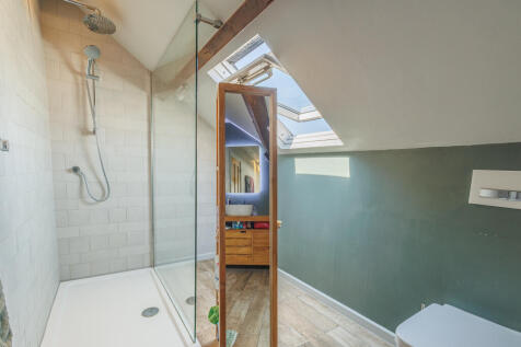 Bedroom 1  Ensuite