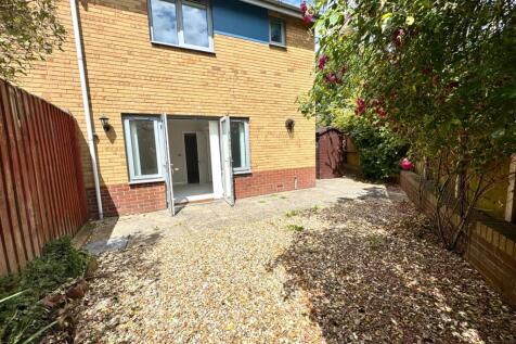 Gravelled Garden and Patio
