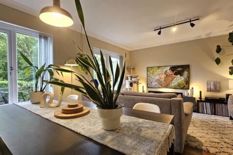 Lounge / Dining room