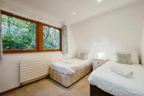 BEDROOM 2.