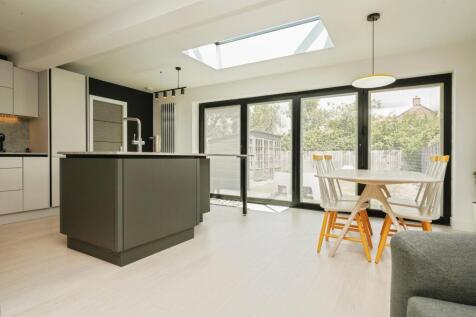Kitchen/Dining Area