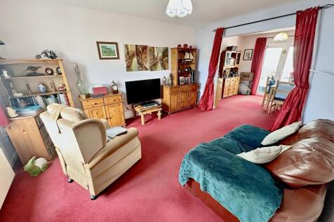 Living room with access to the dining area