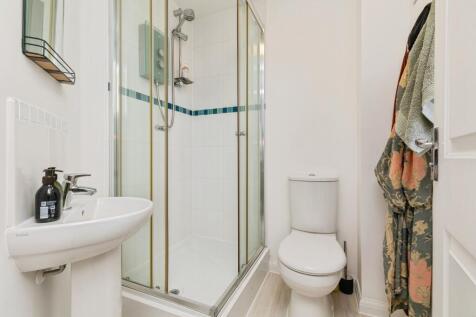 Bedroom 1 Ensuite