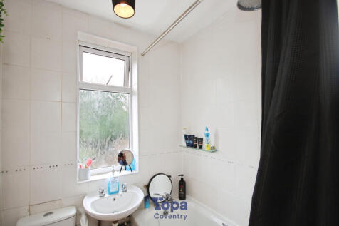 A2af2d24-Family 20Bathroom.JPG