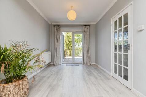 Dining Room / Decking
