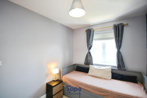 04e34de7-Bed 202.JPG