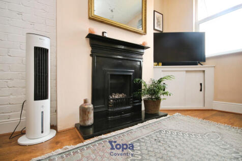 6c427170-Living 20Room 204.JPG
