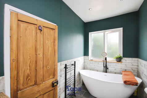 13a842c9-Bathroom 203.JPG