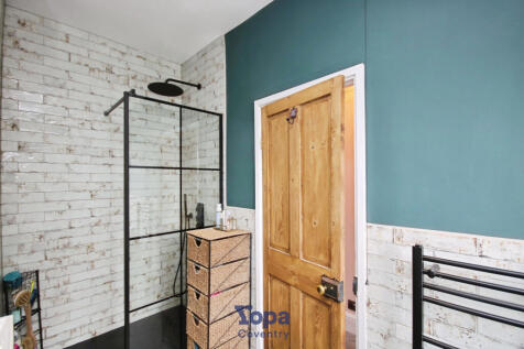 Dcb6587c-Bathroom 202.JPG