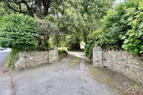 Shared Driveway Entrance