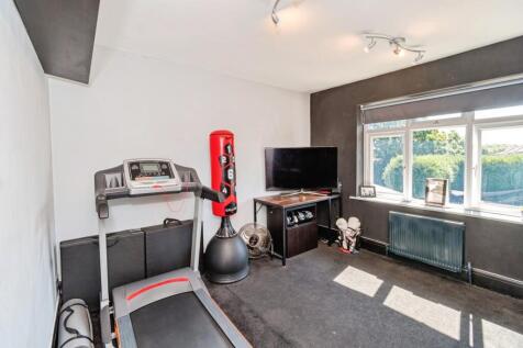 Bedroom/ Gym