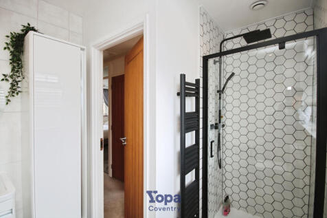E5b802c7-Bathroom 202.JPG