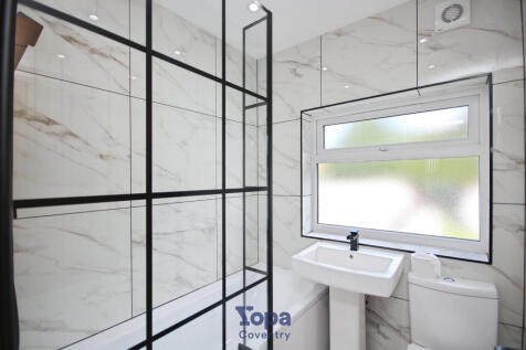 C7d4de19-Family 20bathroom.JPG