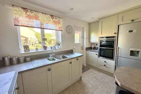 Kitchen a.
