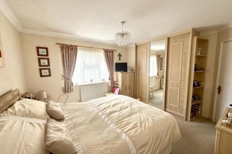 Master bedroom 2