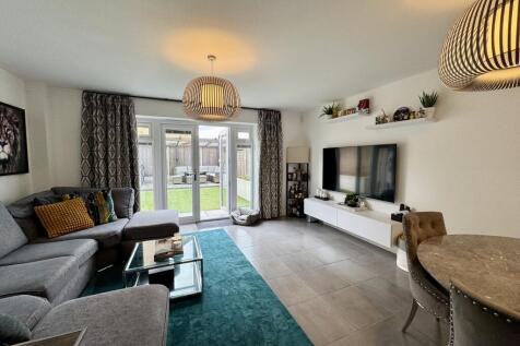 lounge dining area