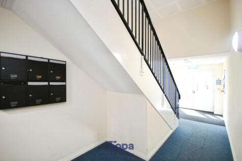 A2f03c61-Communal 20Entrance.JPG