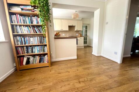 Kitchen / Reception