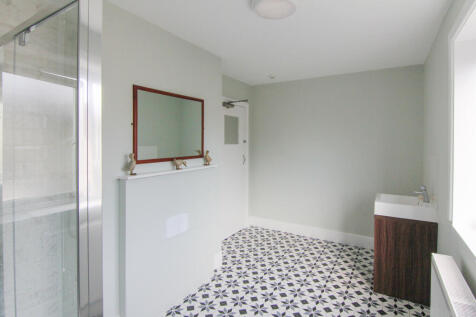 First Floor Communal Bathroom
