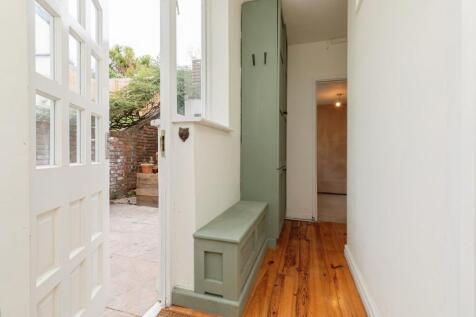 Vestibule Courtyard / Garden 1