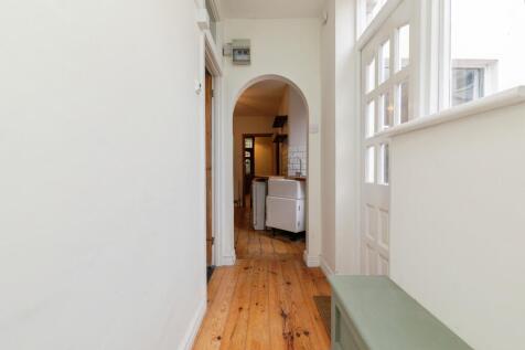Vestibule Courtyard / Garden 2