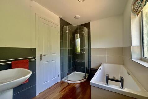 Family Bathroom...