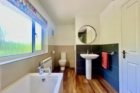 Family Bathroom.