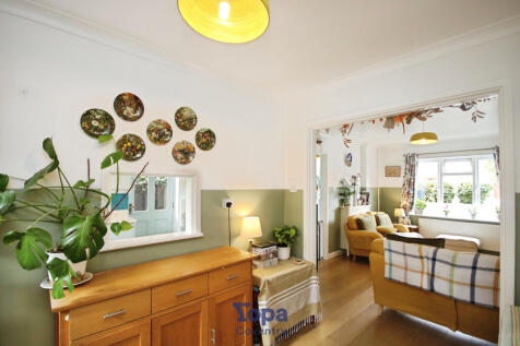 8a103486-Dining 20Room 203.JPG