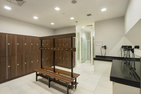 11 Westferry Circus  Showers  Lockers 1.jpg