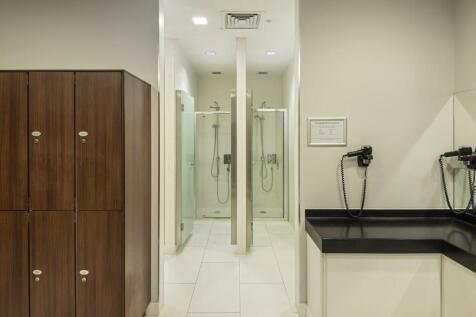 11 Westferry Circus  Showers  Lockers 2.jpg