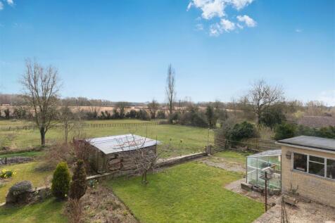 Garden - Stables - Paddock 2.jpg