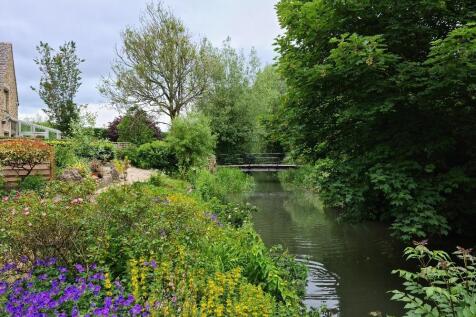 Millstream Riverbank.jpg