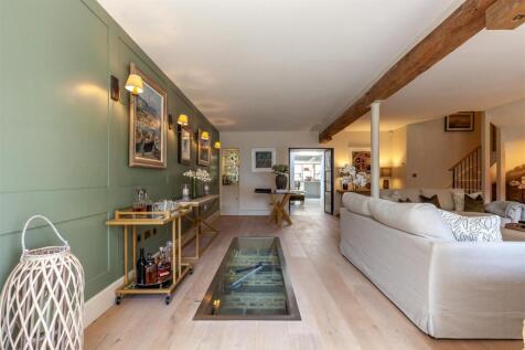 Living Room 2.jpg