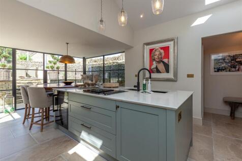Kitchen 1.jpg