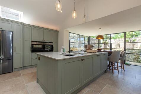 Kitchen 2.jpg