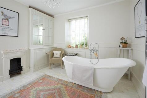 Family Bathroom.jpg