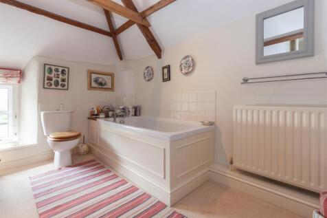 Bathroom 1.jpg