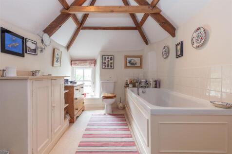 Bathroom 2.jpg