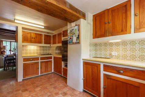 Kitchen 2.jpg