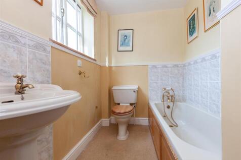 Master Bedroom - En Suite.jpg