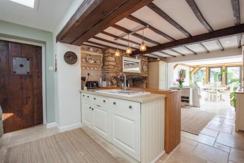 Kitchen 2.jpg